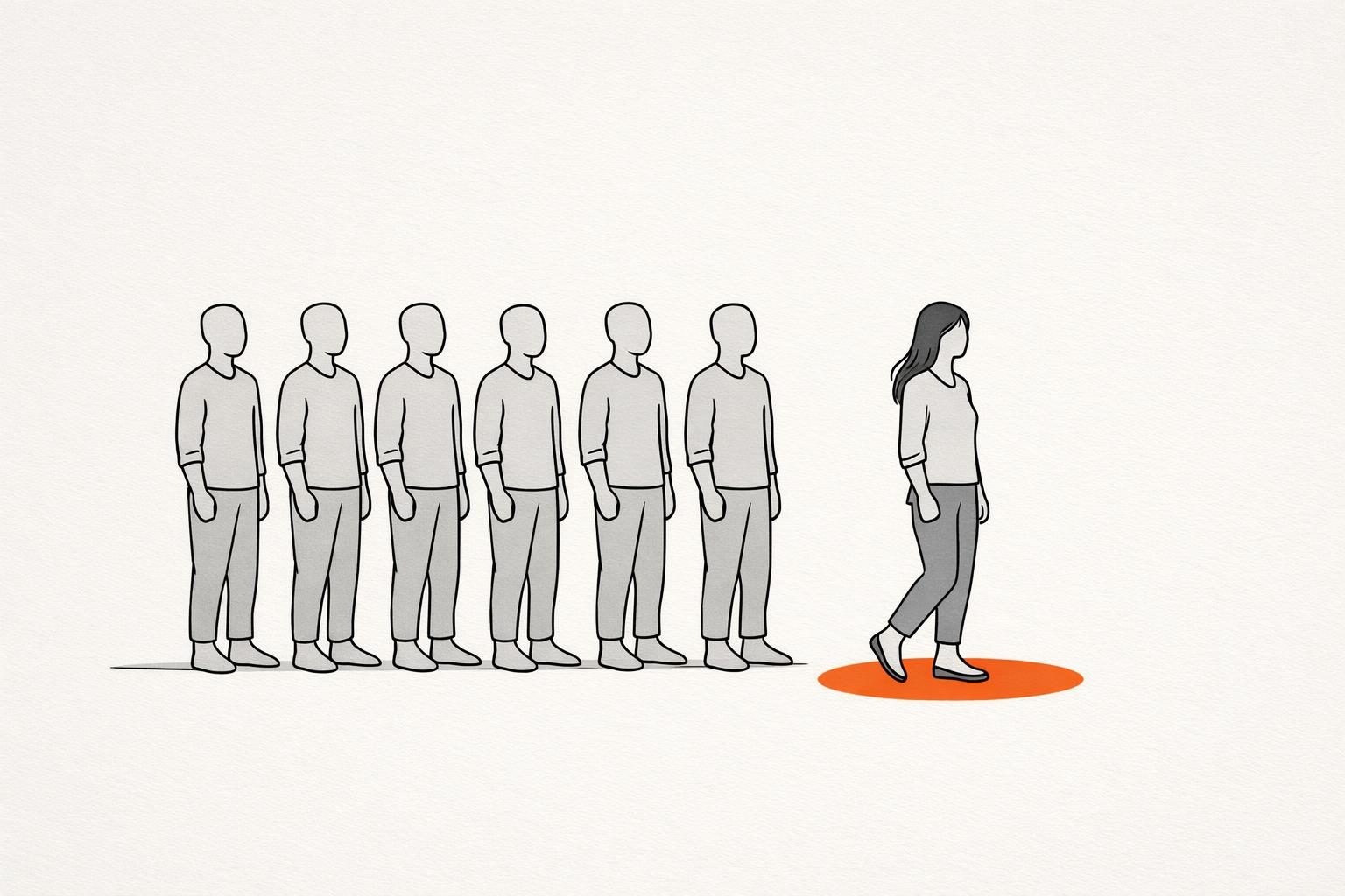 Illustration · Eine gesichtslose Figur mit langem Haar tritt aus einer Reihe gleichförmiger grauer Figuren einen Schritt nach vorn, auf dem Boden vor ihr ein oranger Lichtkreis, als Bild für Personal Branding für Frauen und den Schritt in die Sichtbarkeit.